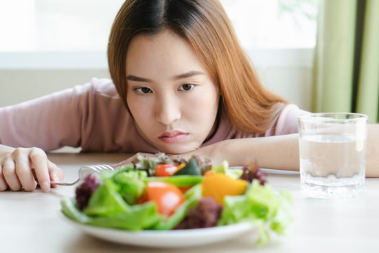 woman-food-uneasy