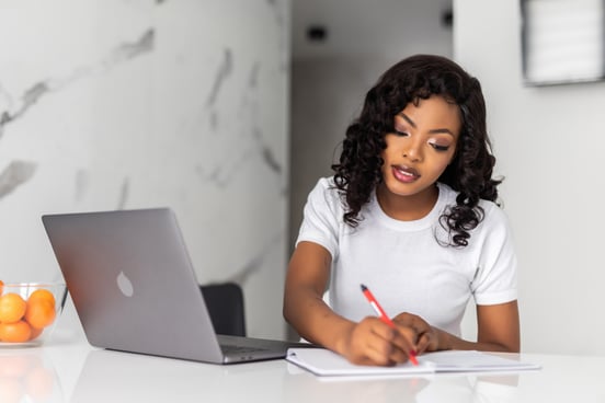 woman-studying